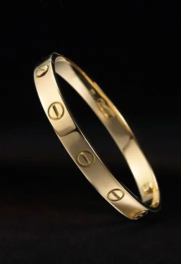 Richemont’s Surprise Revenue Gain Lifts Luxury Stocks, Offering Hope to Brand Owners, Investors